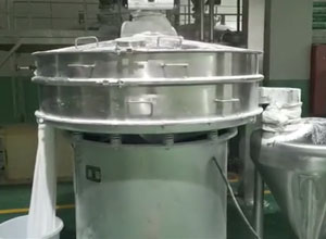 木薯粉分篩分現(xiàn)場,要求100目以細占75%